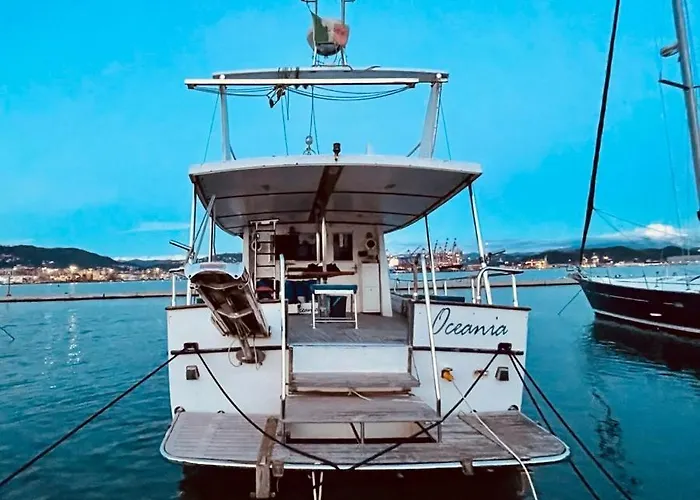 Oceania Boat Tour